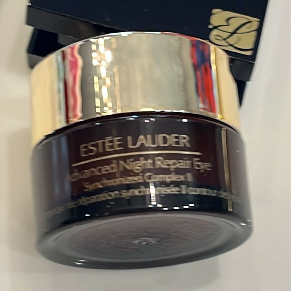 Estee Lauder Red and Blue Cosmetic Bag with Floral Design & 5 Sample Products. - Picture 10 of 15